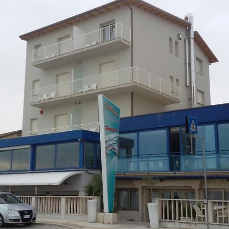 Gabbiano Hotel Чивитанова-Марке Экстерьер фото
