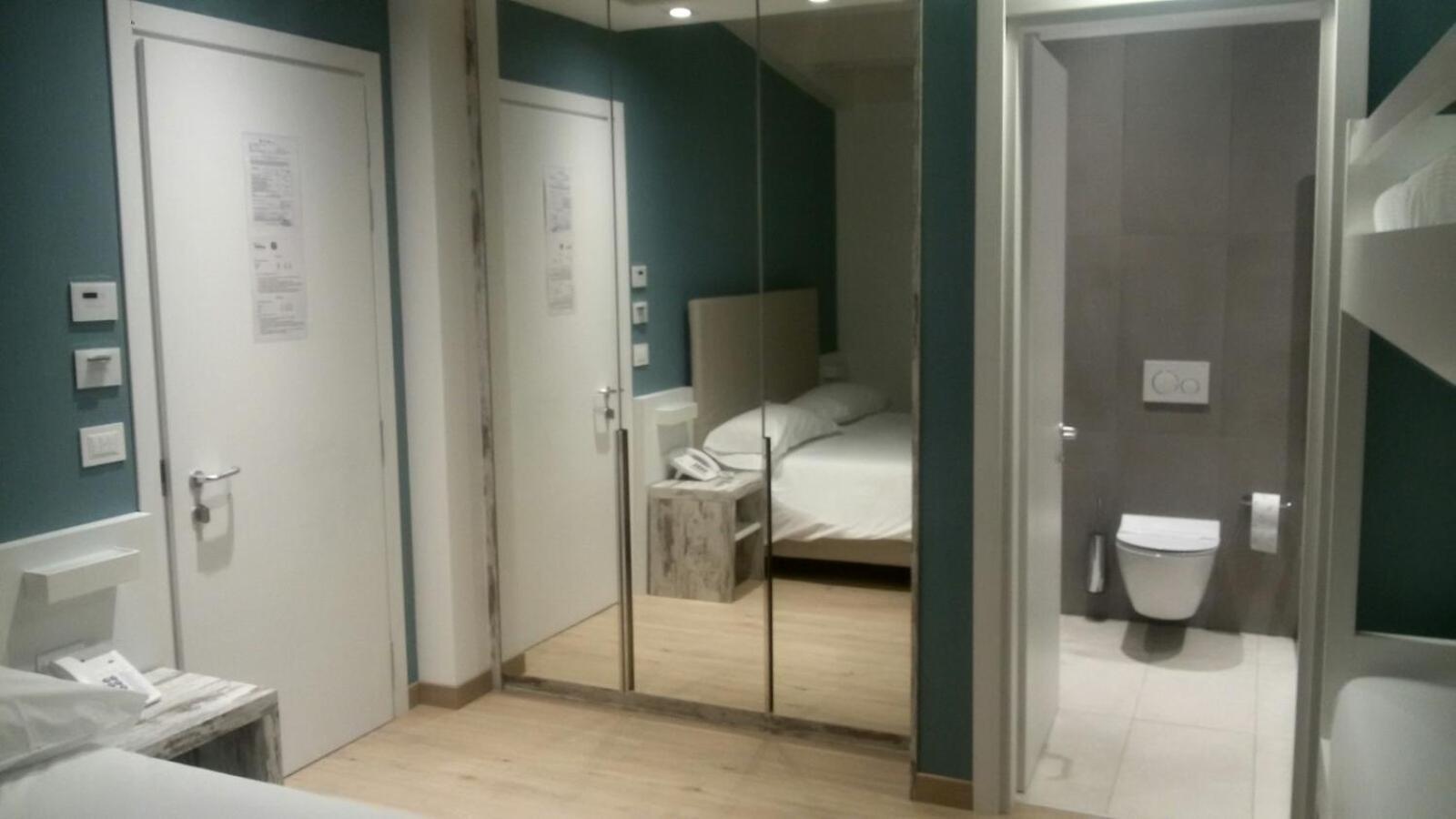 Gabbiano Hotel Чивитанова-Марке Экстерьер фото