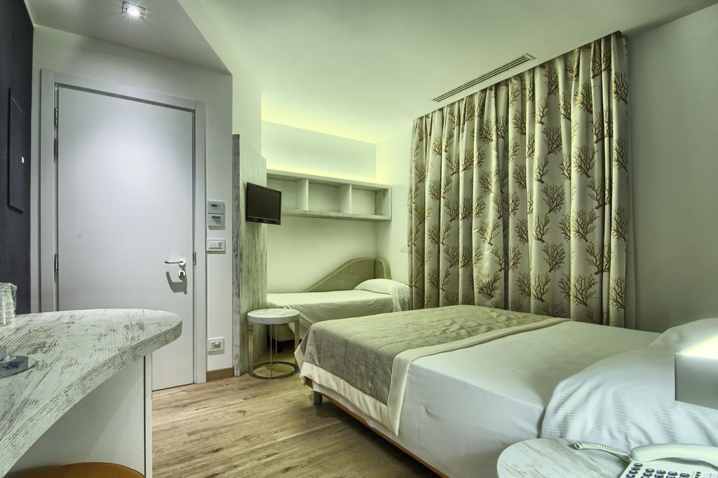 Gabbiano Hotel Чивитанова-Марке Экстерьер фото