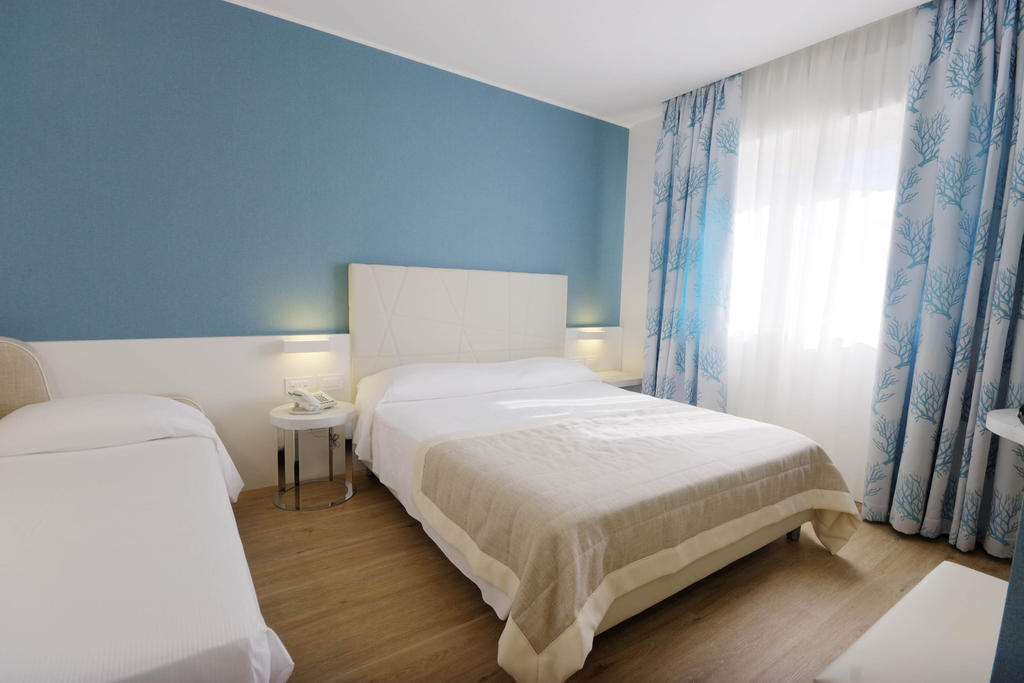 Gabbiano Hotel Чивитанова-Марке Экстерьер фото