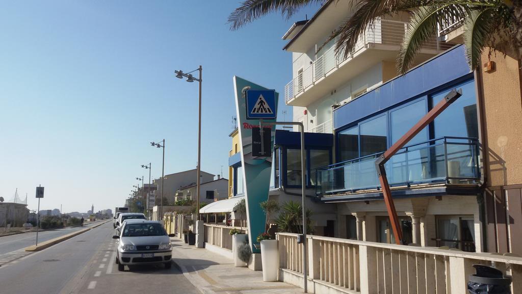 Gabbiano Hotel Чивитанова-Марке Экстерьер фото