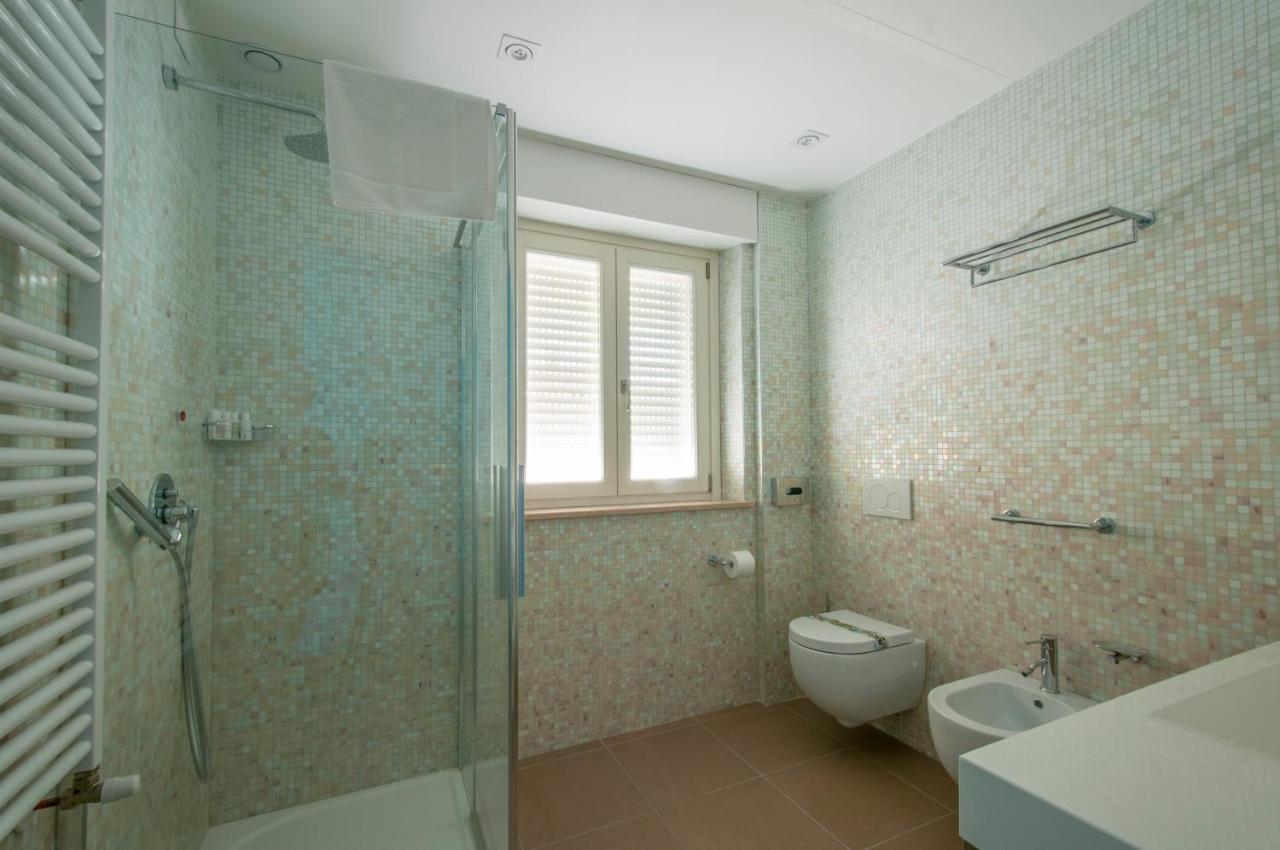 Gabbiano Hotel Чивитанова-Марке Экстерьер фото